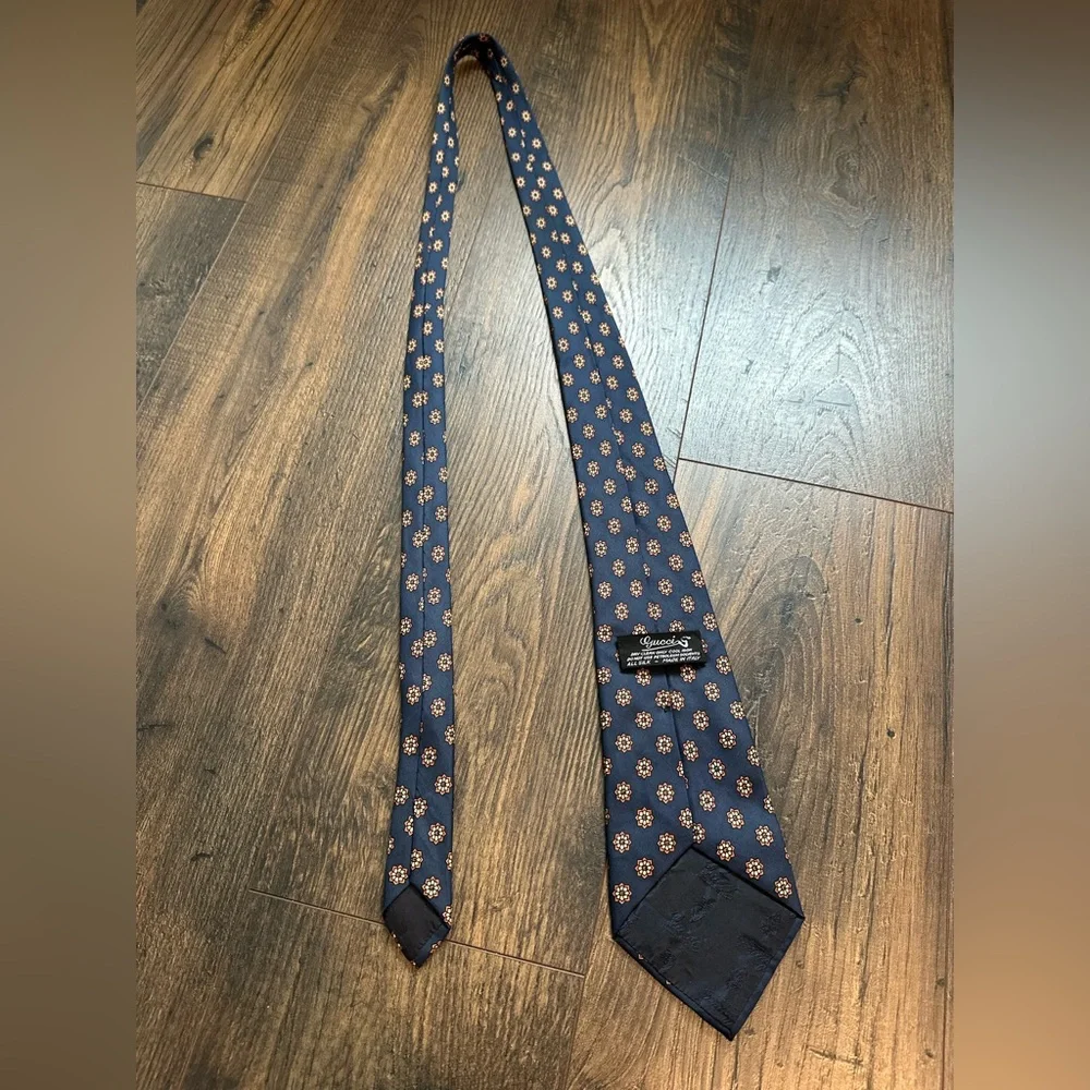 Vintage Gucci Wide Silk Tie 4.5” Navy Floral Medallion Made in Italy
